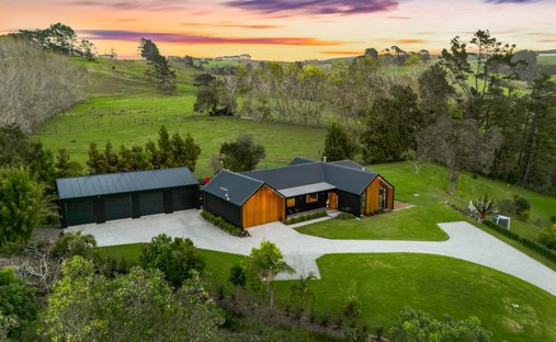 House in Helensville, Auckland, New Zealand 1