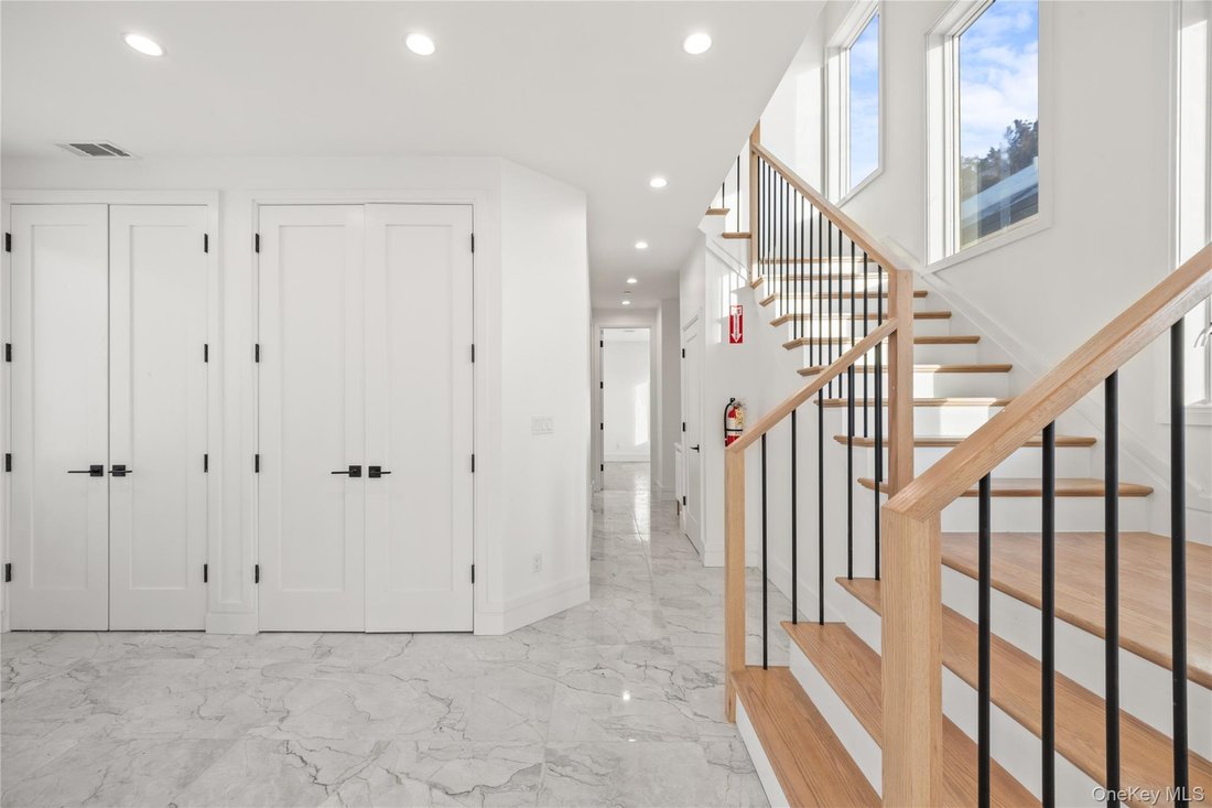 Condo in Spring Valley, New York, United States 2 - 18676099