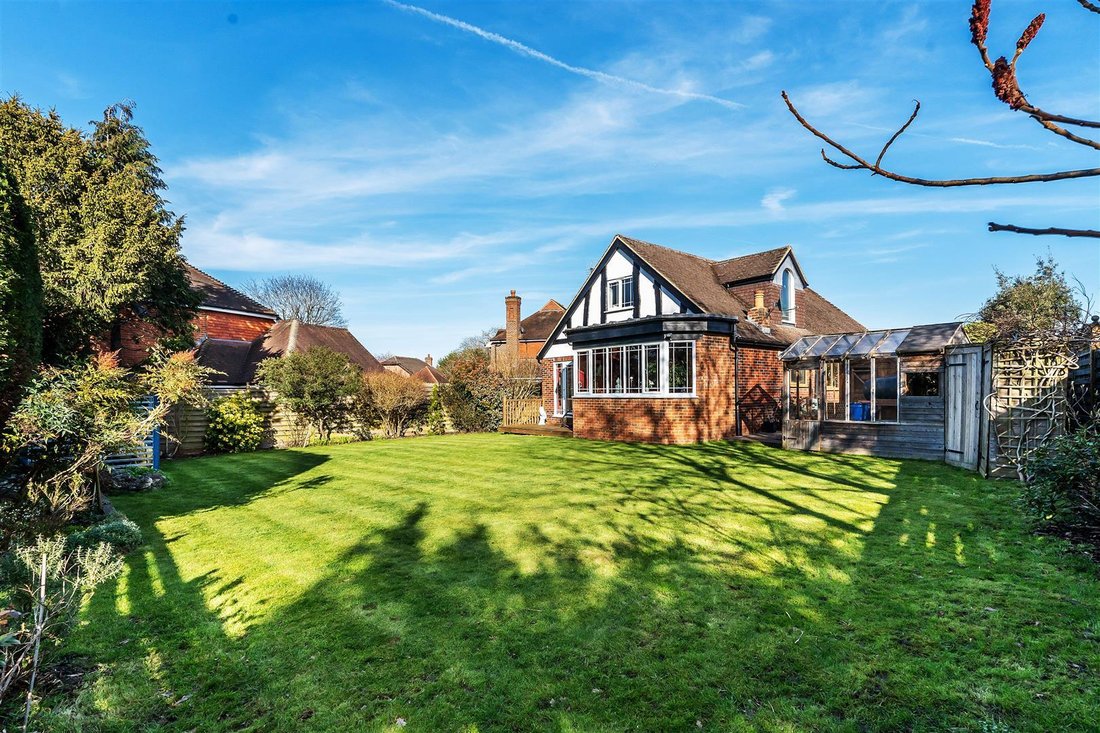 Country House in Surrey, England 2 - 18675789