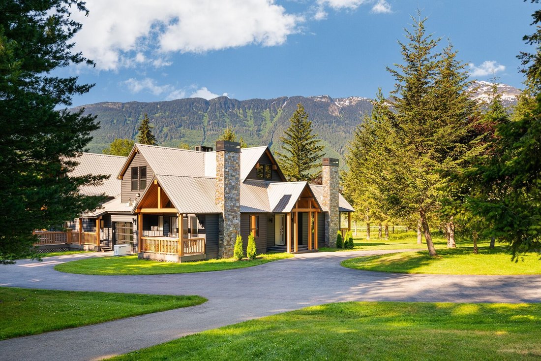 House in Revelstoke, British Columbia, Canada 5 - 18675411
