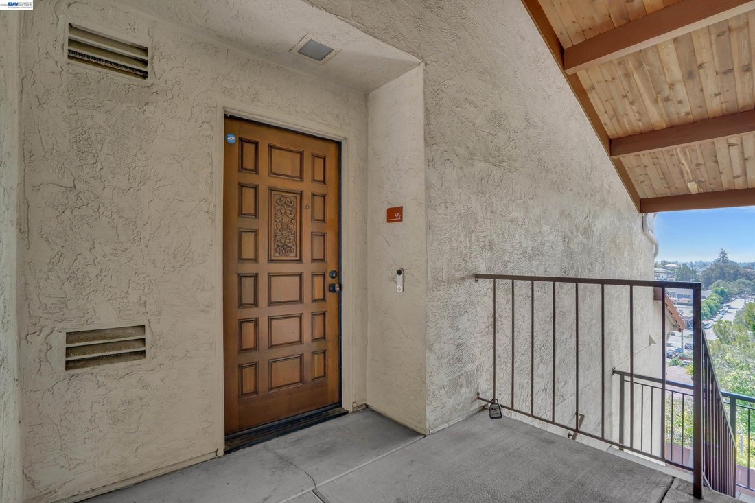 Condo in Hayward, California, United States 5 - 18677376