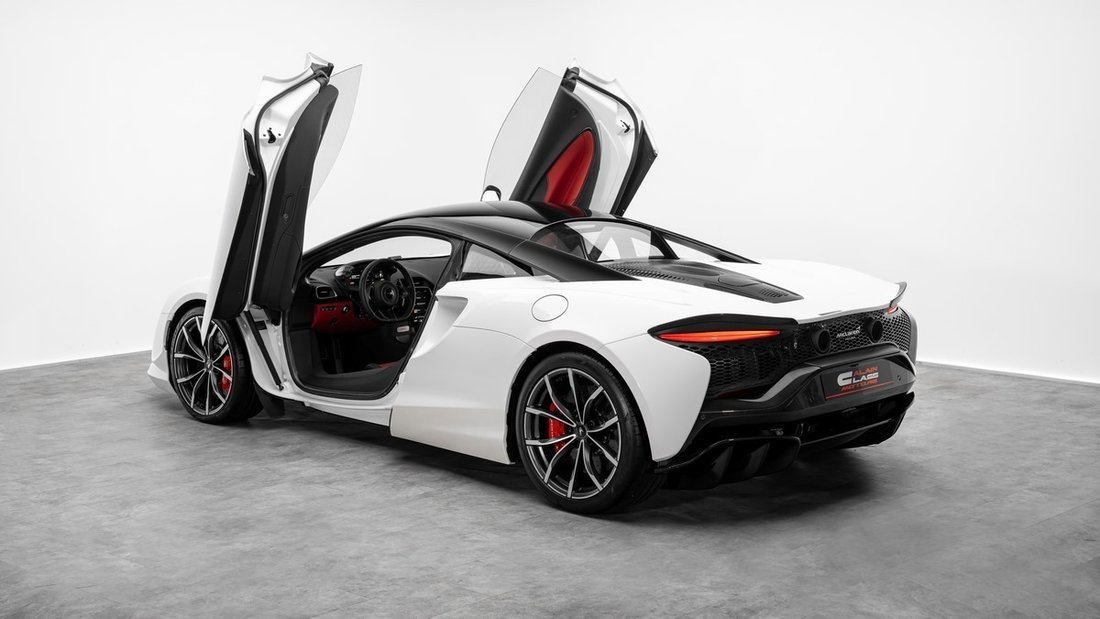 Coupe in Dubai, United Arab Emirates 2 - 18678465