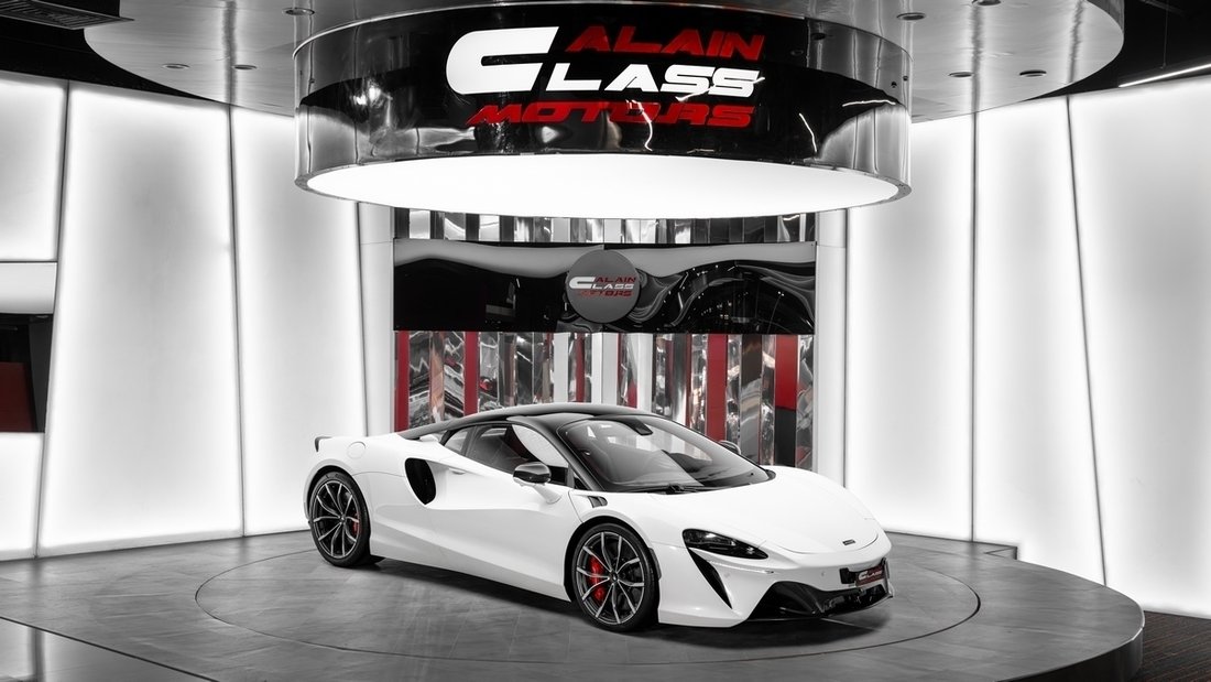 Coupe in Dubai, United Arab Emirates 1 - 18678465