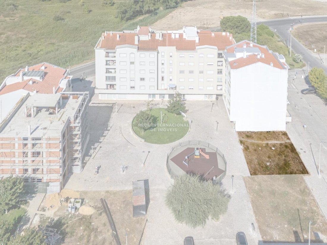 Estate in Palhais e Coina, Setubal, Portugal 3 - 18679087