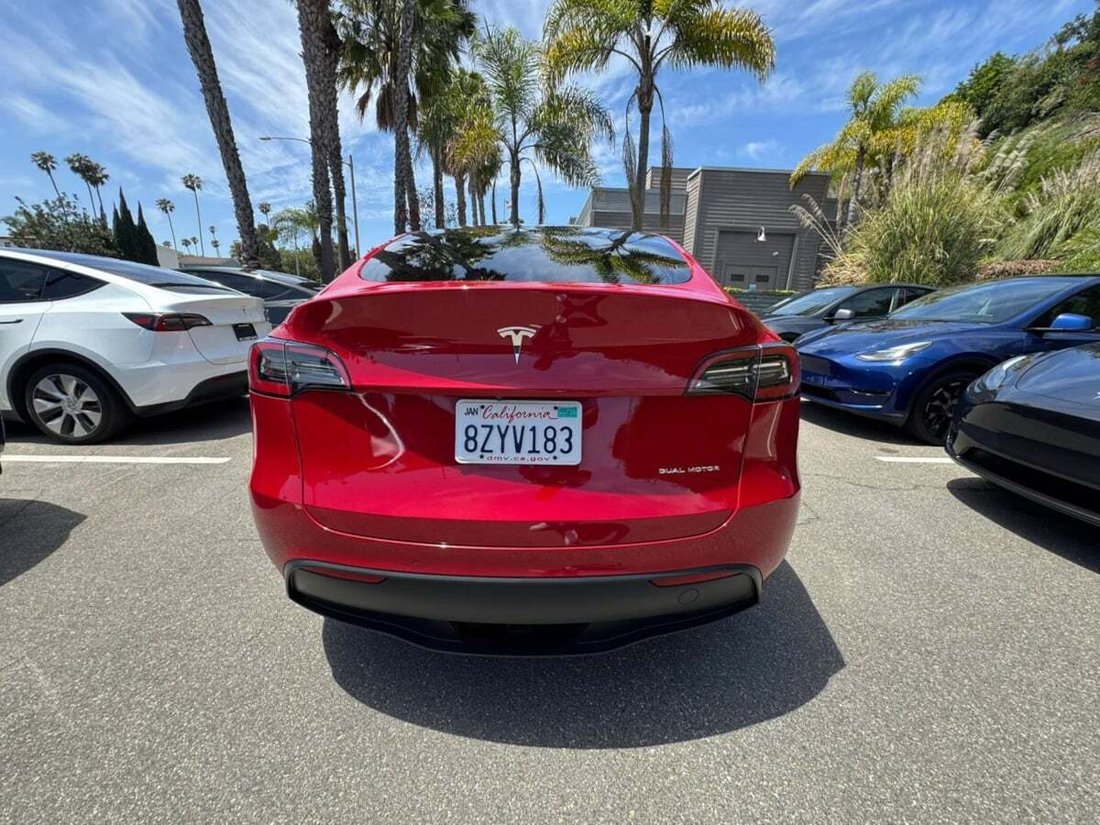Suv in Newport Beach, CA, United States 5 - 18666730
