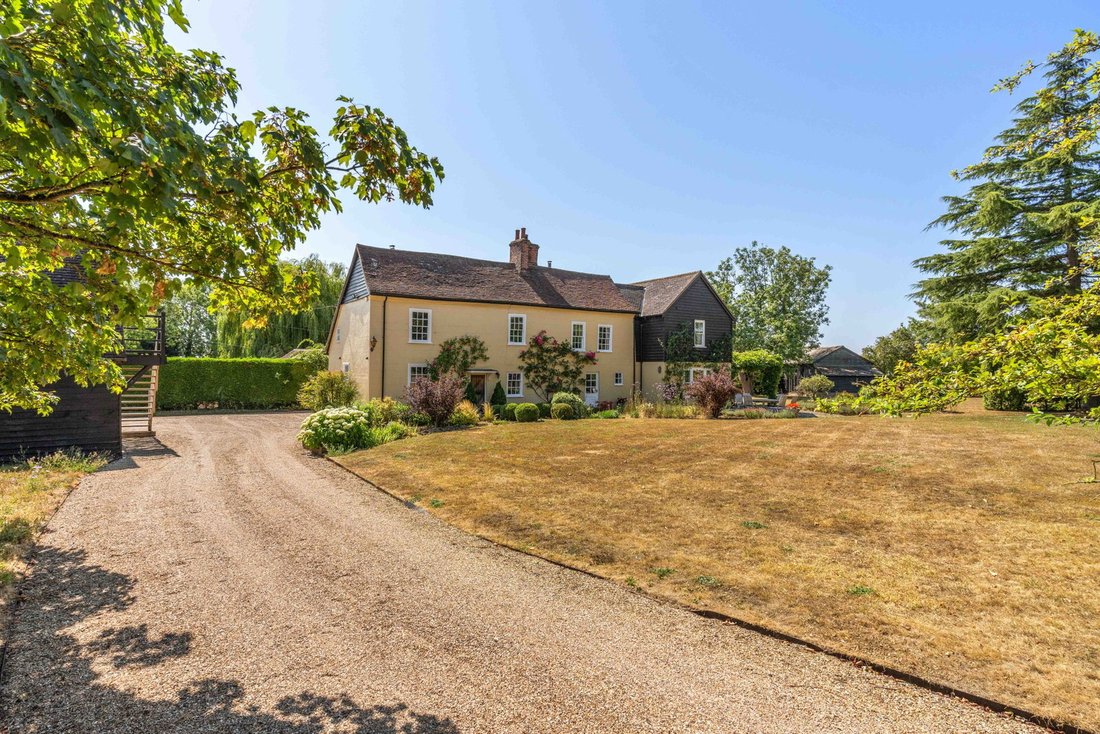 Country House in Albury, England 1 - 18679015