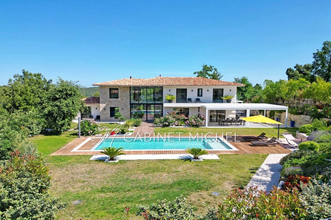 Villa in Nord, Roquefort-les-Pins, France 1 - 18679202