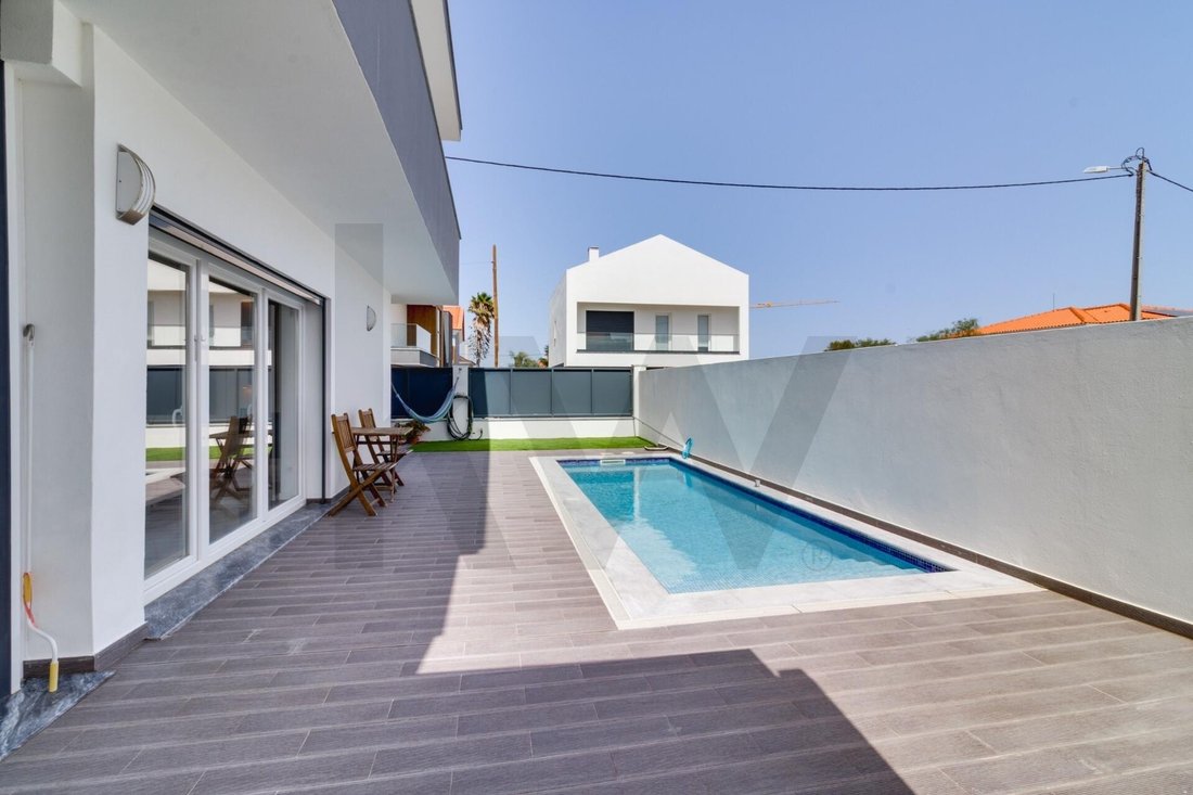 Townhouse in Alcabideche, Lisbon, Portugal 2 - 18679094