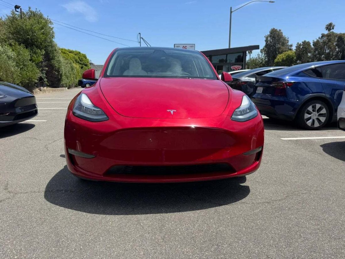 Suv in Newport Beach, CA, United States 2 - 18666730