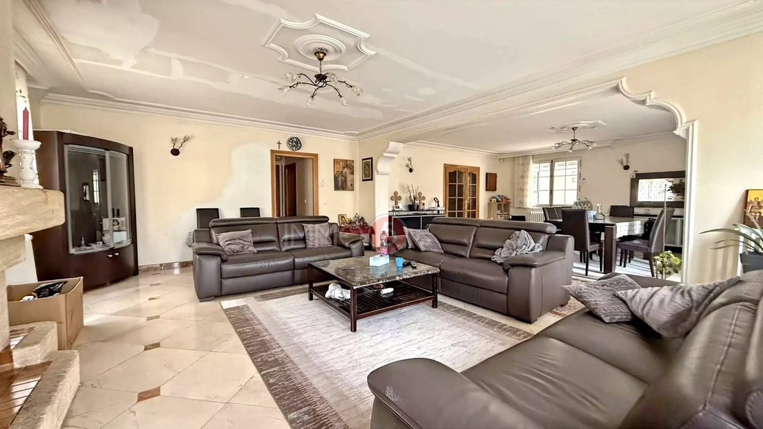 House in Les Pavillons-sous-Bois, Ile-de-France, France 3 - 17078556