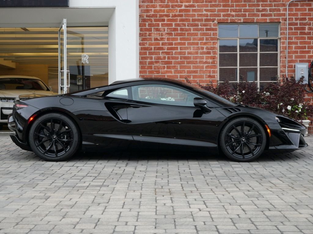 Coupe in Beverly Hills, CA, United States 3 - 18679352