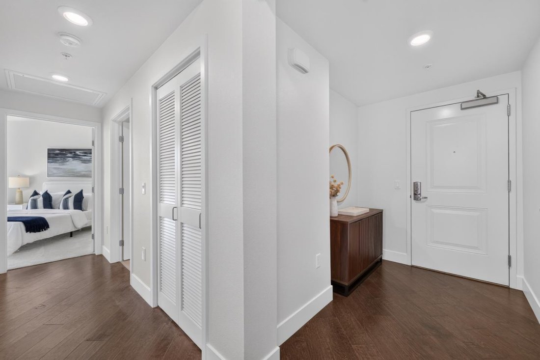 Condo in San Carlos, California, United States 2 - 18679350