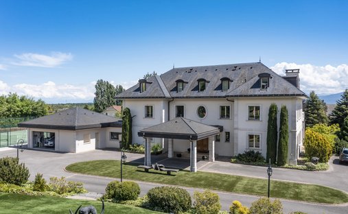 Estate in Divonne-les-Bains, Auvergne-Rhône-Alpes, France 1
