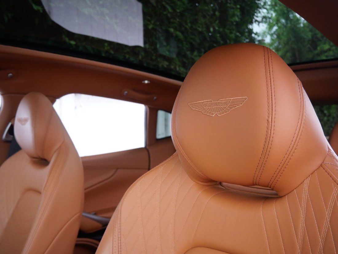 Suv in Beverly Hills, CA, United States 5 - 18679361