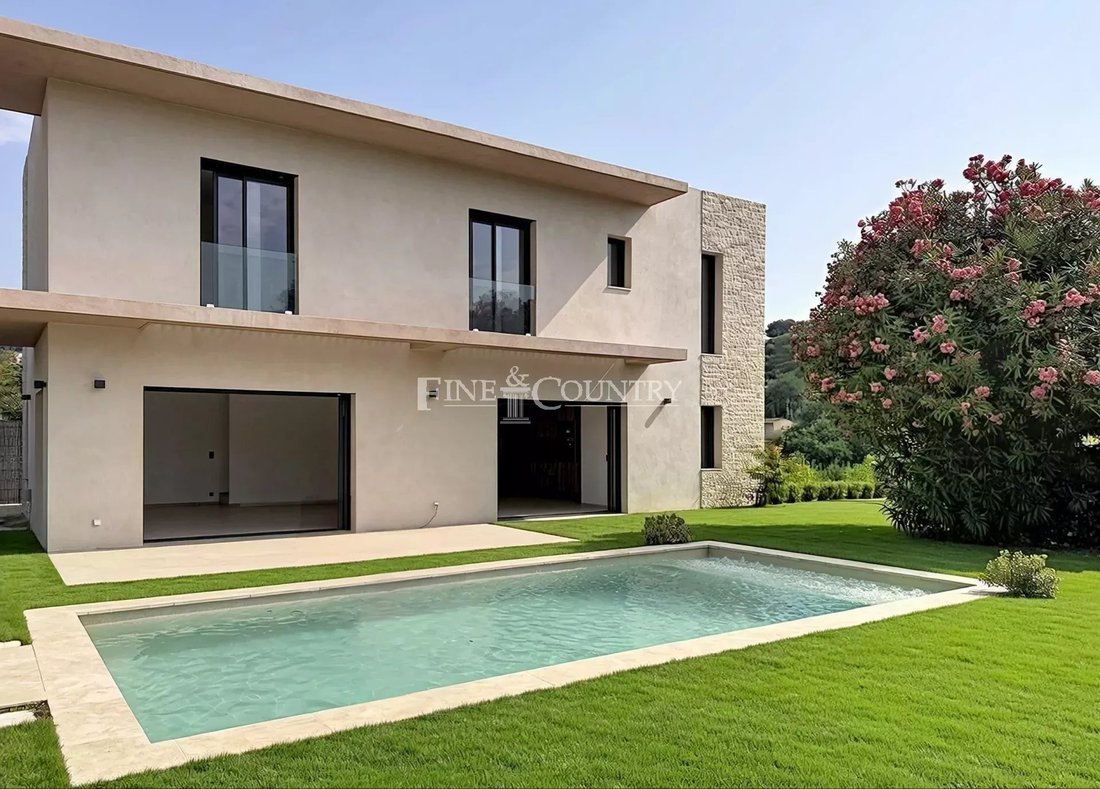 House in Mougins, Provence-Alpes-Côte d'Azur, France 2 - 18679395