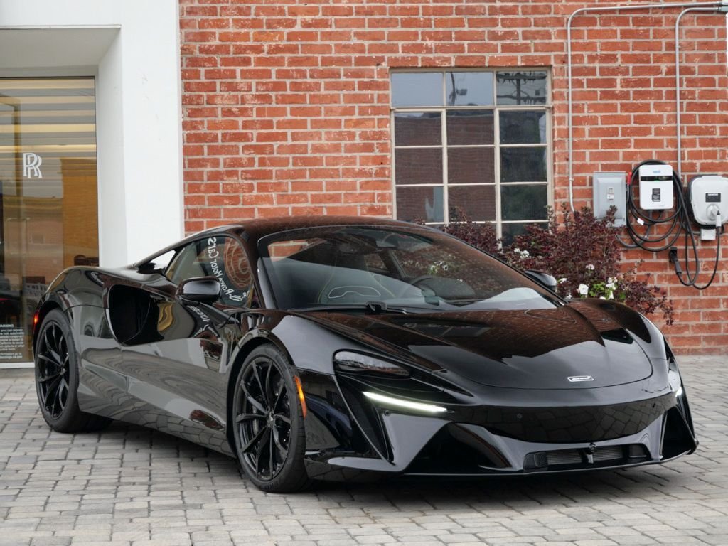 Coupe in Beverly Hills, CA, United States 1 - 18679352