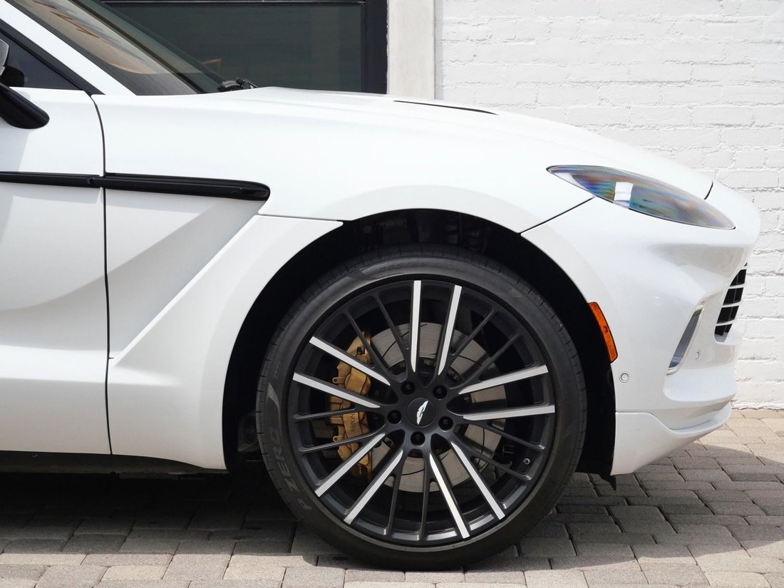 Suv in Beverly Hills, CA, United States 4 - 18679361