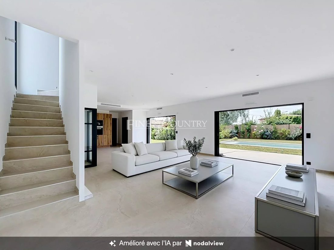 House in Mougins, Provence-Alpes-Côte d'Azur, France 5 - 18679395