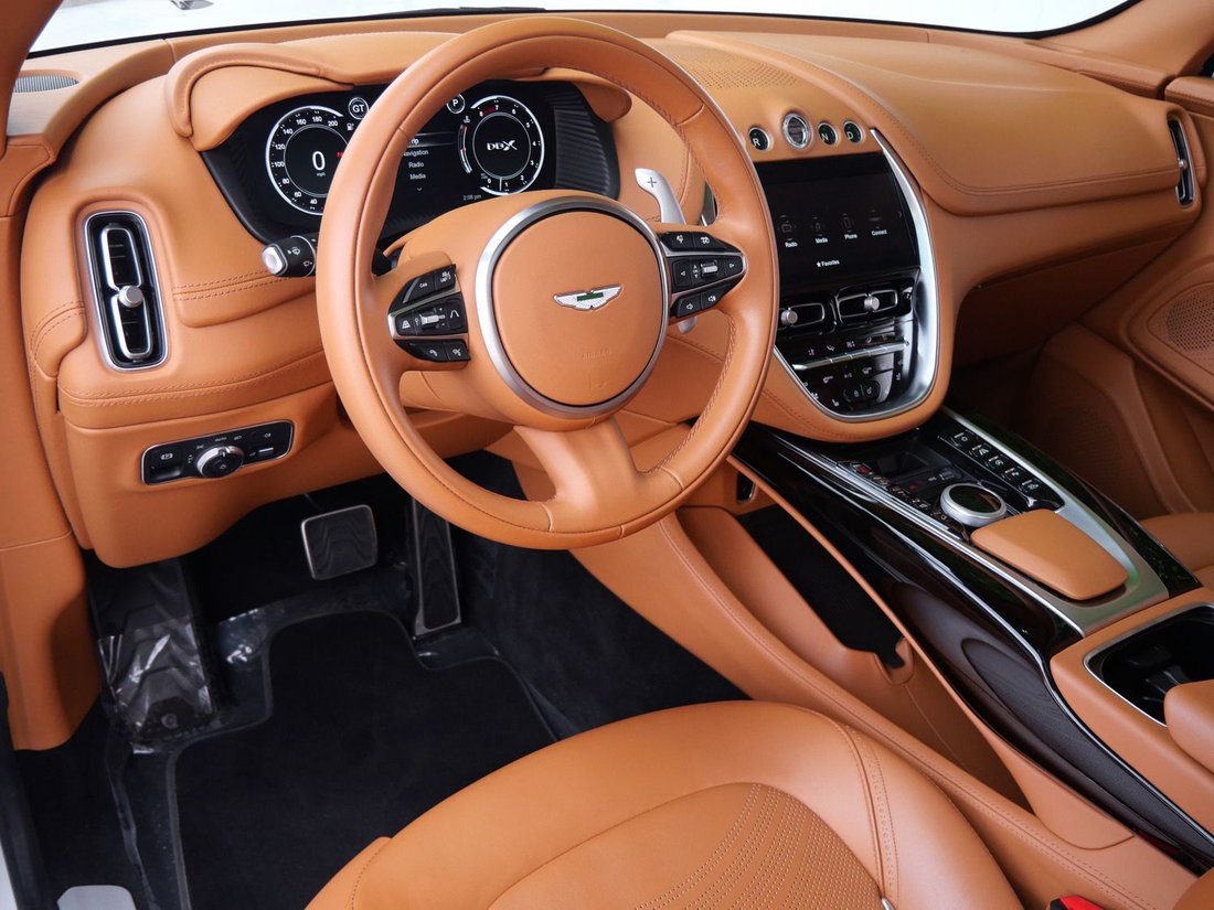Suv in Beverly Hills, CA, United States 3 - 18679361