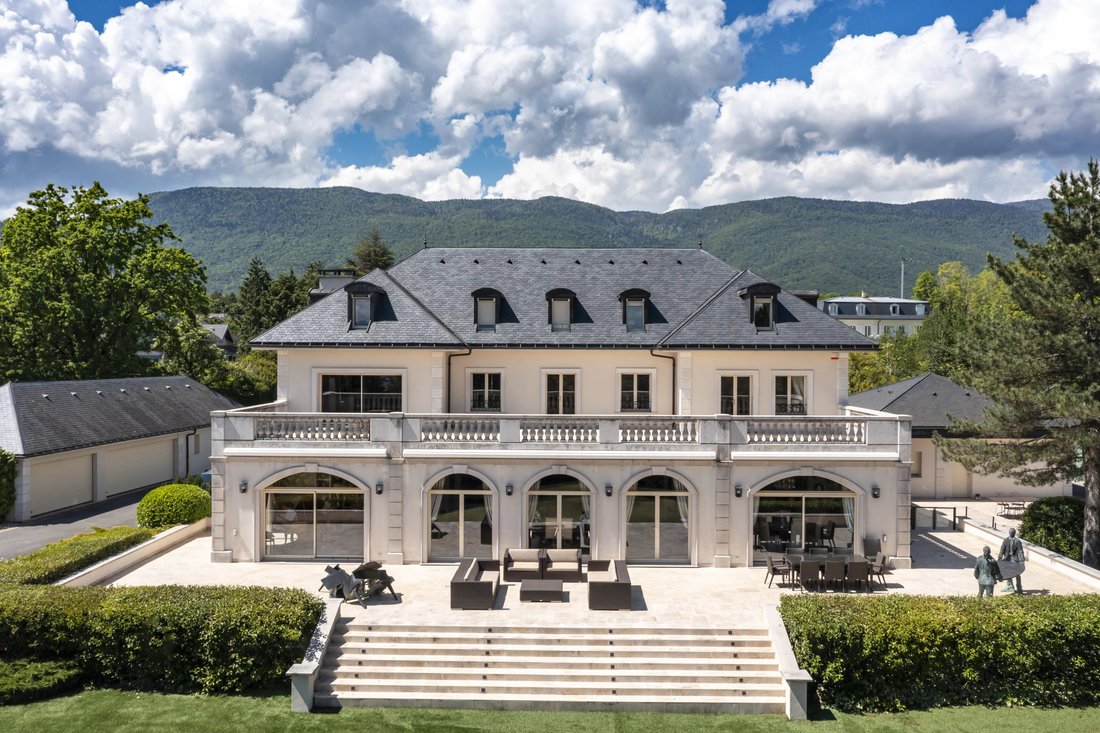 Estate in Divonne-les-Bains, Auvergne-Rhône-Alpes, France 2 - 18679394
