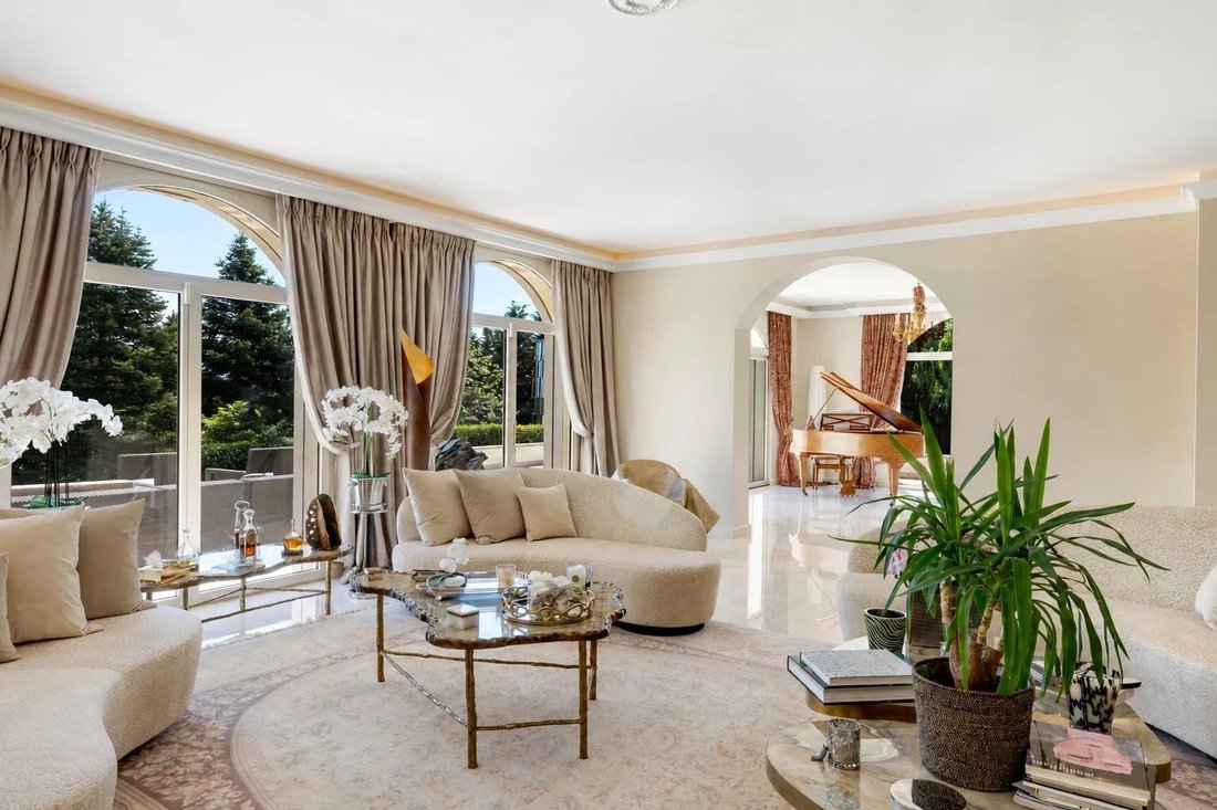 Estate in Divonne-les-Bains, Auvergne-Rhône-Alpes, France 5 - 18679394