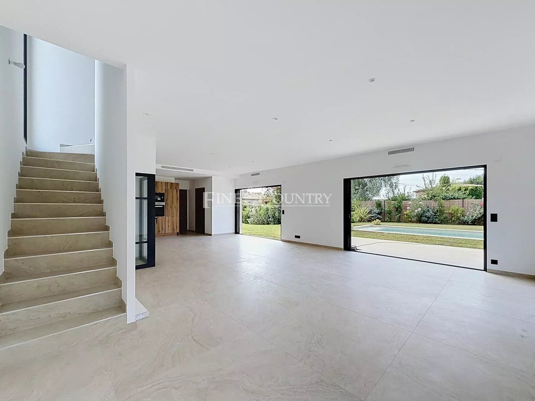 House in Mougins, Provence-Alpes-Côte d'Azur, France 4 - 18679395