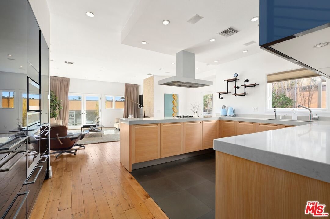 Condo in Los Angeles, California, United States 3 - 18679370