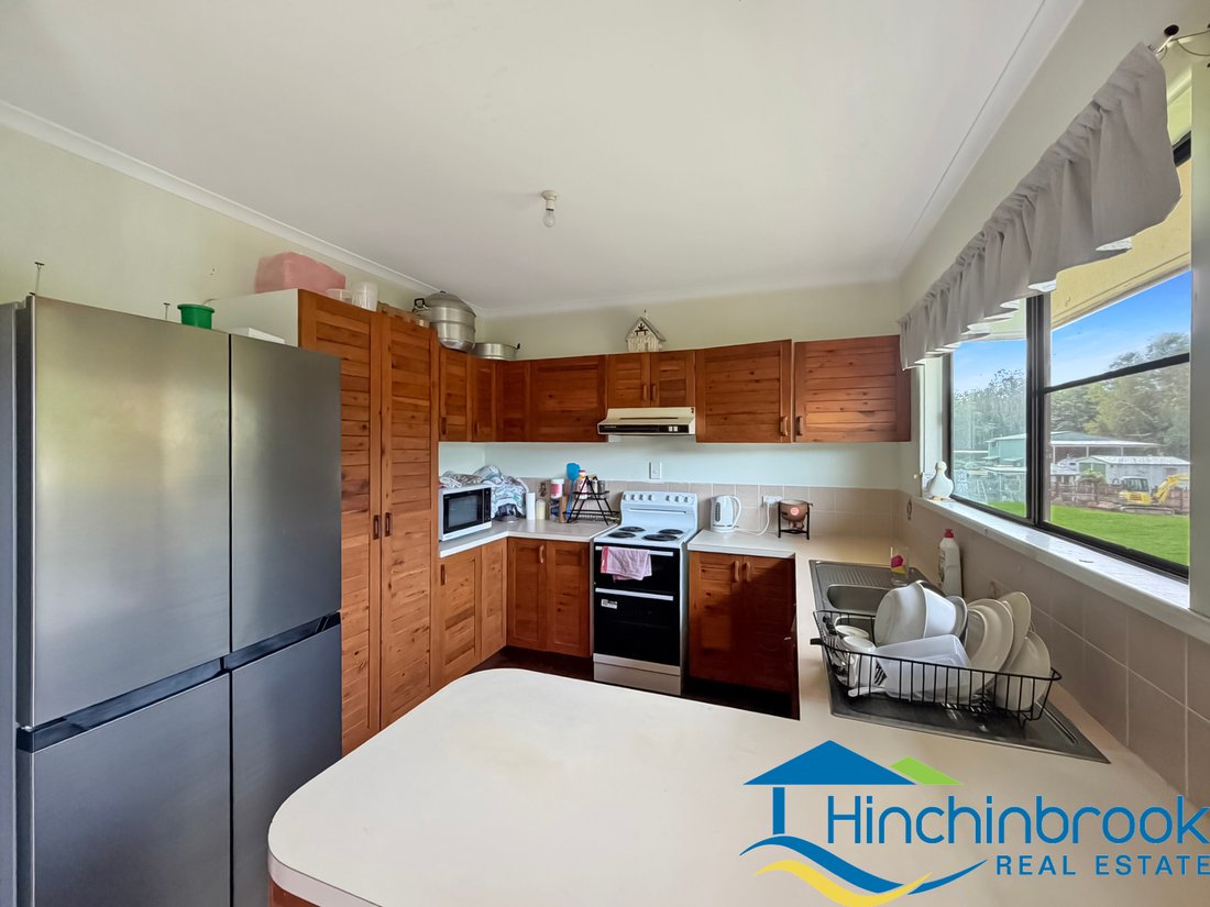 House in Cardwell, Queensland, Australia 4 - 18679401