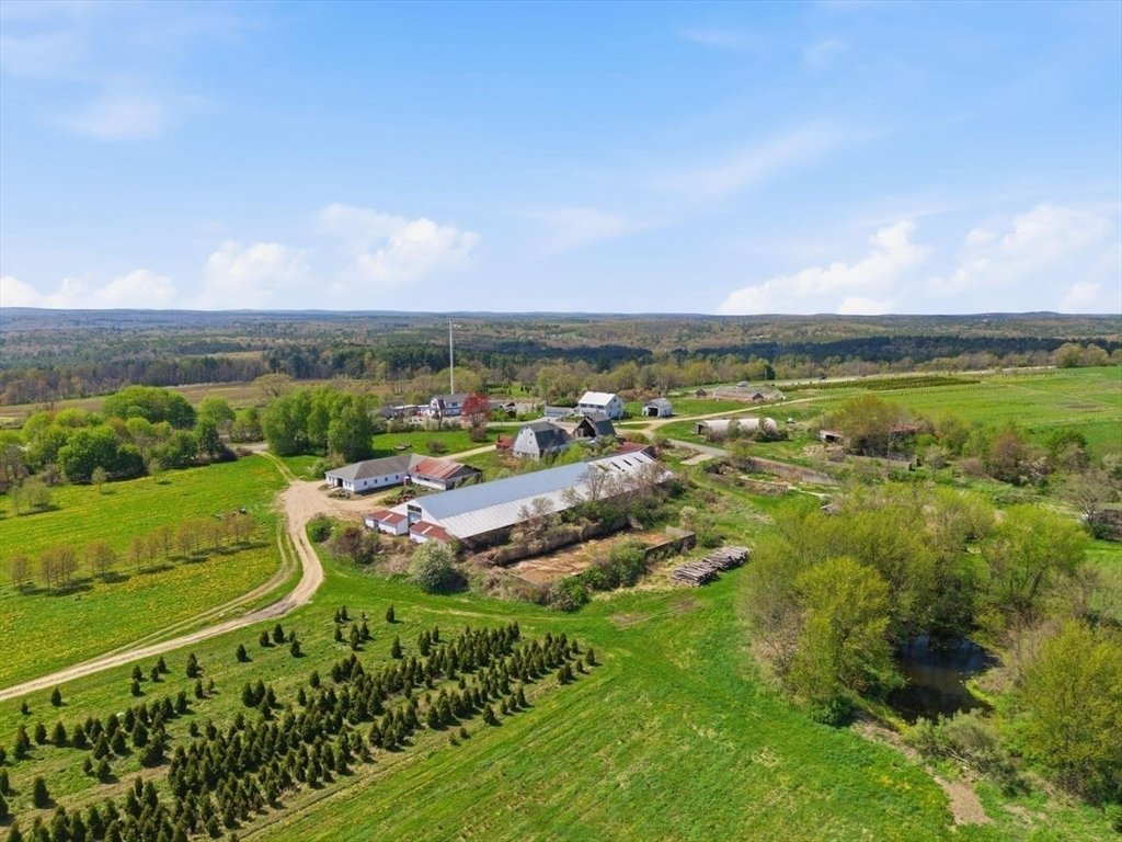 Farm Ranch in Charlton, Massachusetts, United States 1 - 18679324