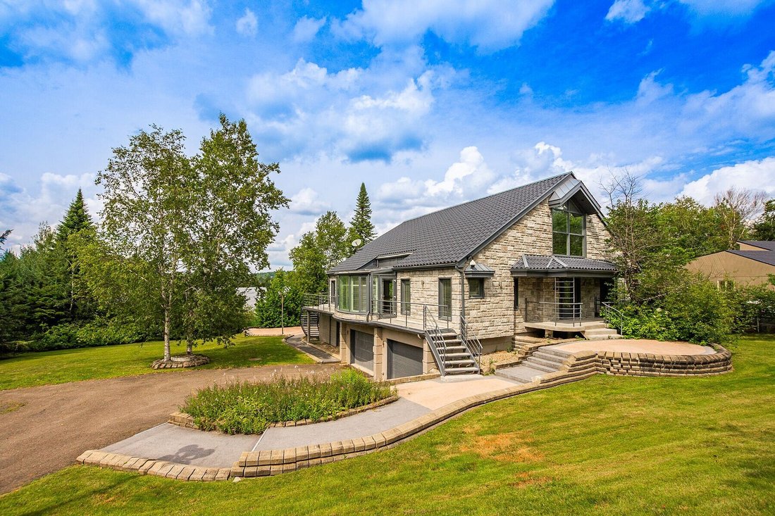 House in Sainte-Agathe-des-Monts, Quebec, Canada 1 - 18679557