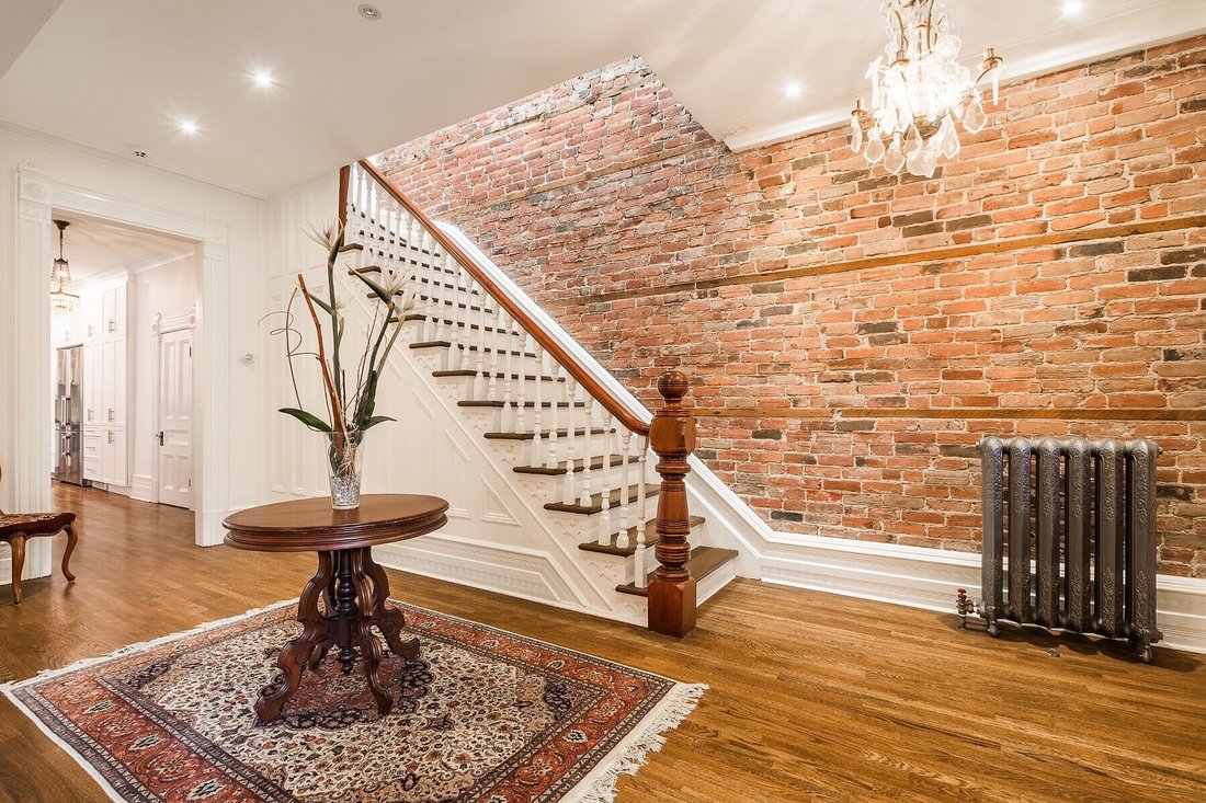 House in Montreal, Quebec, Canada 2 - 18679548