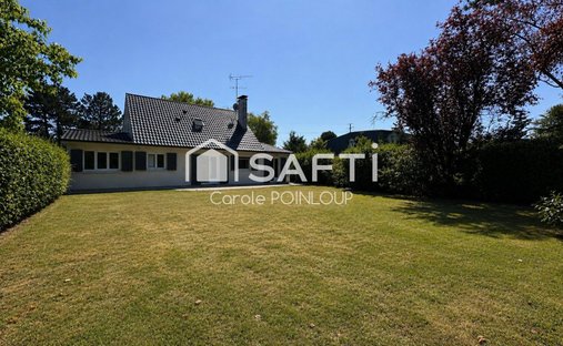 House in Nord Ouest, Lesigny, France 1