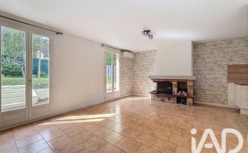 House in Pringy, Ile-de-France, France 1