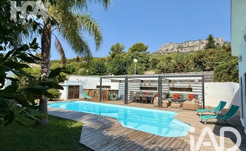 House in Notre Dame des Routes, Toulon, France 1