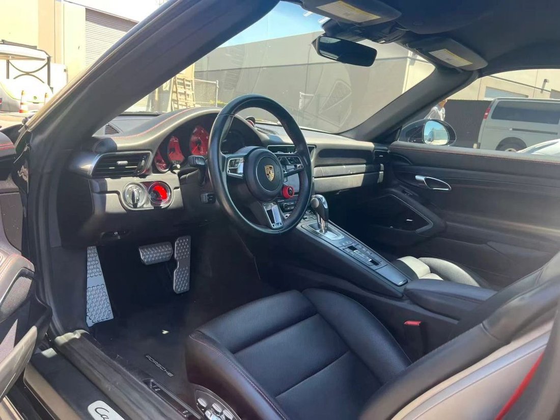 Cabriolet in Costa Mesa, CA, United States 4 - 18679658