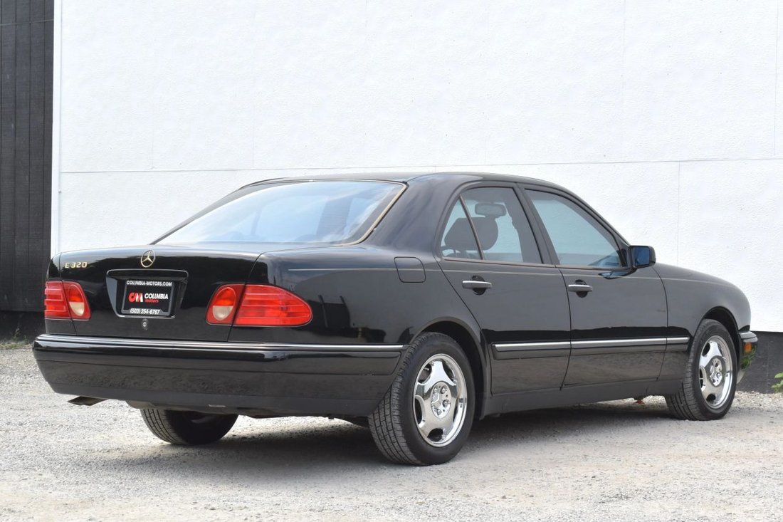 Sedan in Portland, OR, United States 5 - 18665004