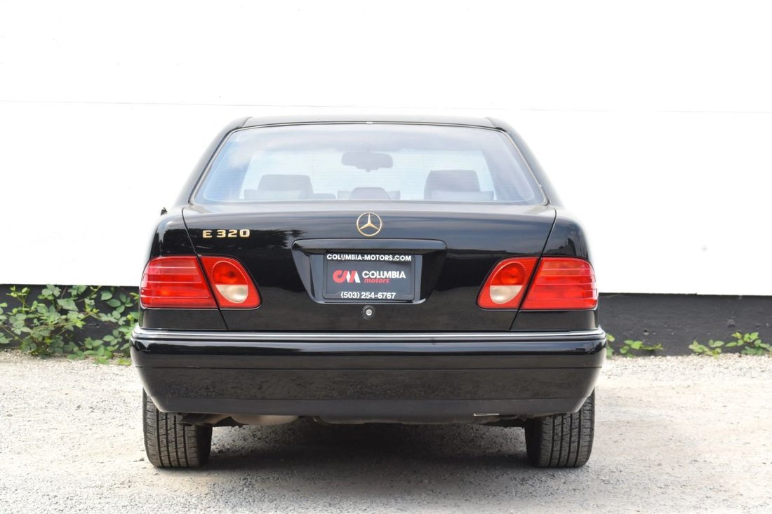 Sedan in Portland, OR, United States 4 - 18665004