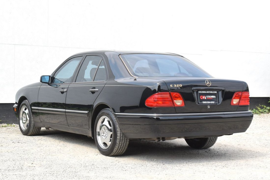 Sedan in Portland, OR, United States 2 - 18665004