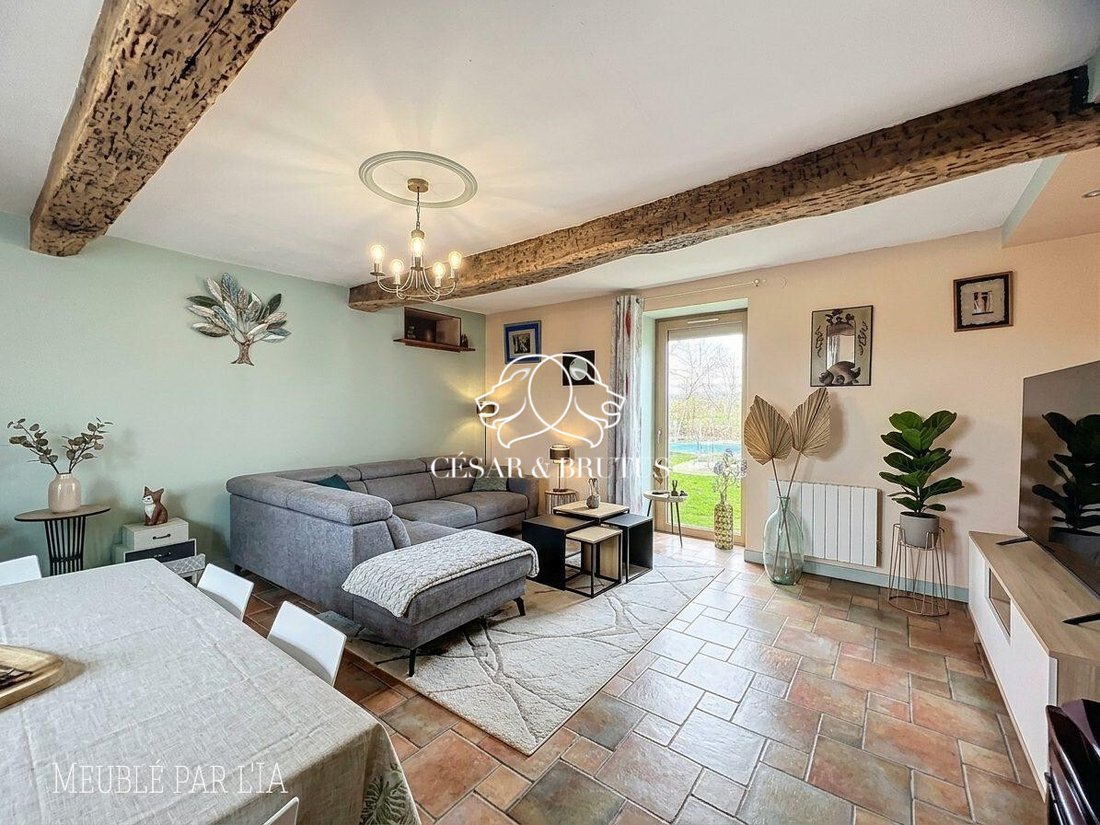 House in Pouilly-sous-Charlieu, Auvergne-Rhône-Alpes, France 1 - 17052759