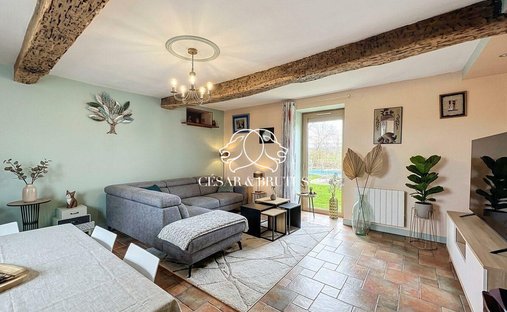 Casa a Pouilly-sous-Charlieu, Auvergne-Rodano-Alpi, Francia 1