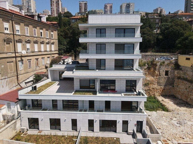 Apartment in Mjesni odbor Luka, Grad Rijeka, Primorje-Gorski Kotar County 3 - 18683351