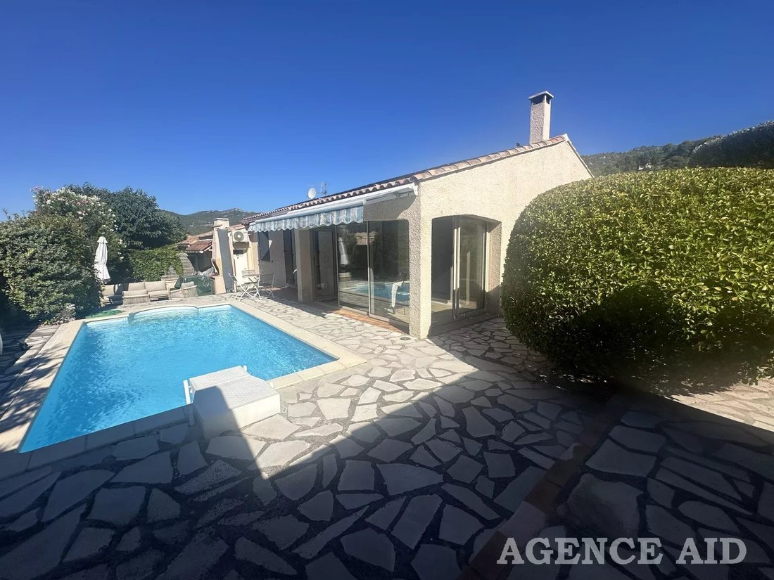 Villa in Cuges-les-Pins, Provence-Alpes-Côte d'Azur, France 1 - 18681373