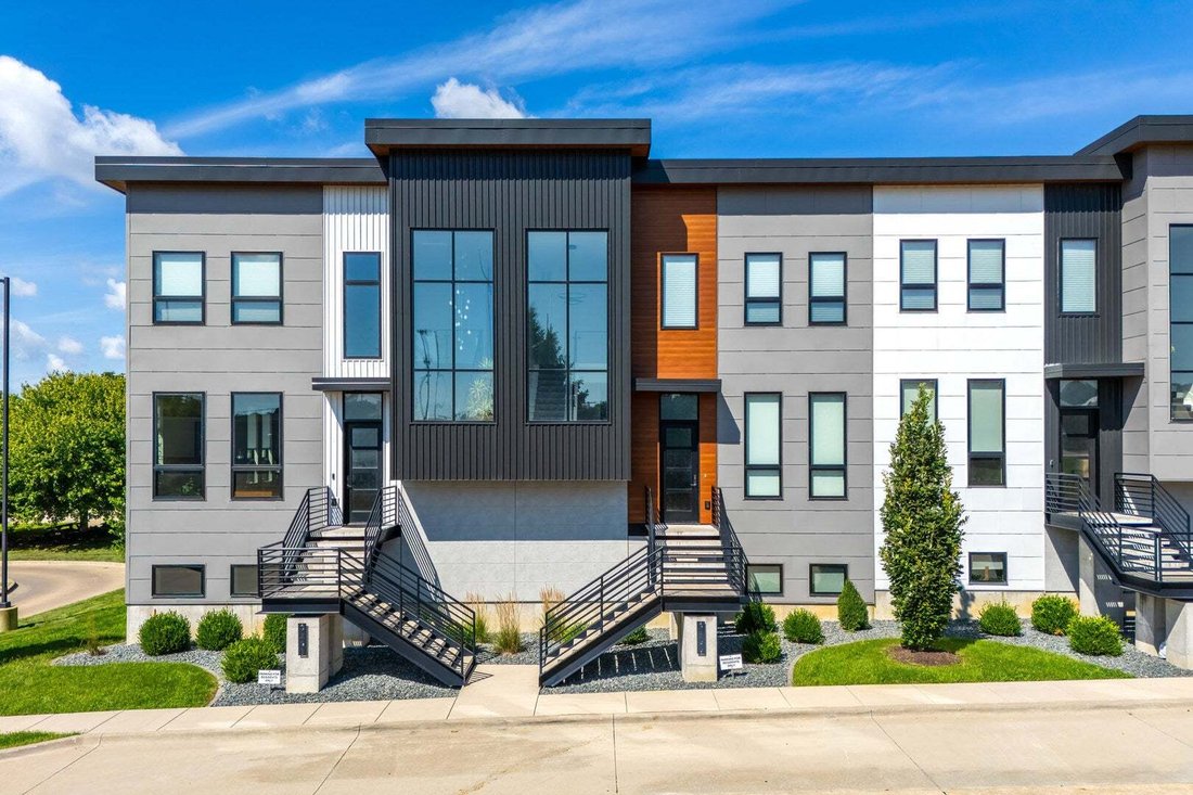 Condo in Bettendorf, Iowa, United States 1 - 18680892
