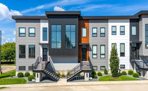 Condo in Bettendorf, Iowa, United States 1