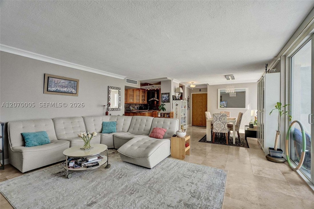 Condo in Hallandale Beach, Florida, United States 5 - 18682425
