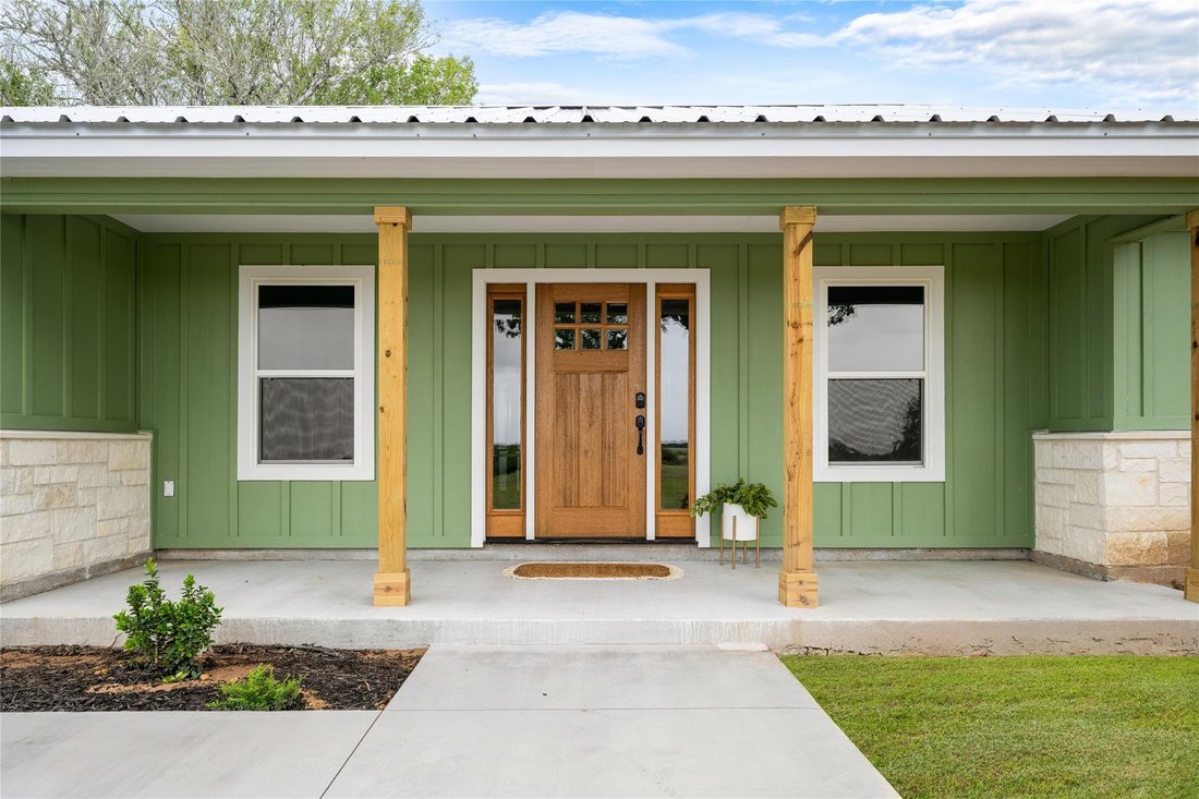 House in Schulenburg, Texas, United States 4 - 18680973
