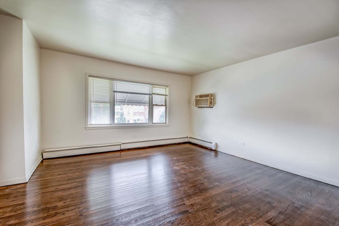 Skokie, Illinois, United States 2 - 18680936