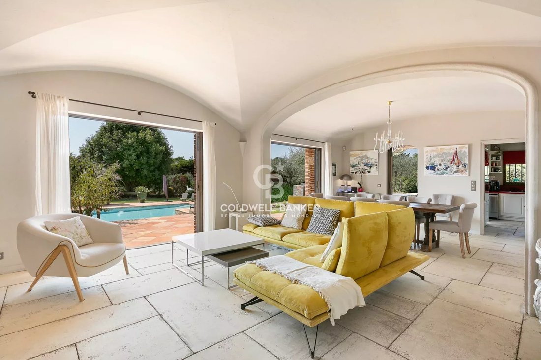 Villa in Mouans-Sartoux, Provence-Alpes-Côte d'Azur, France 3 - 18681310