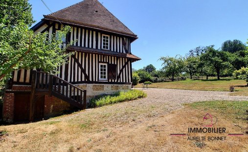 House in Saint-Julien-sur-Calonne, Normandy, France 1
