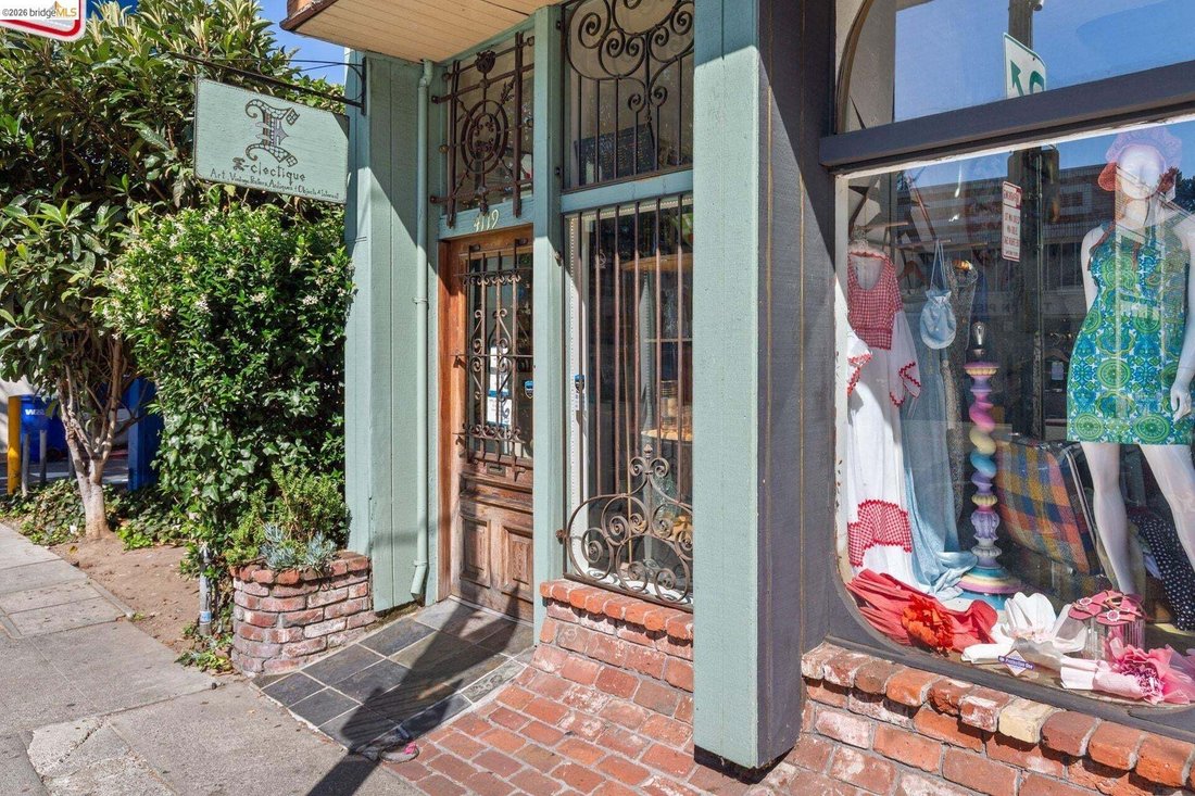 Oakland, California, United States 3 - 18682283